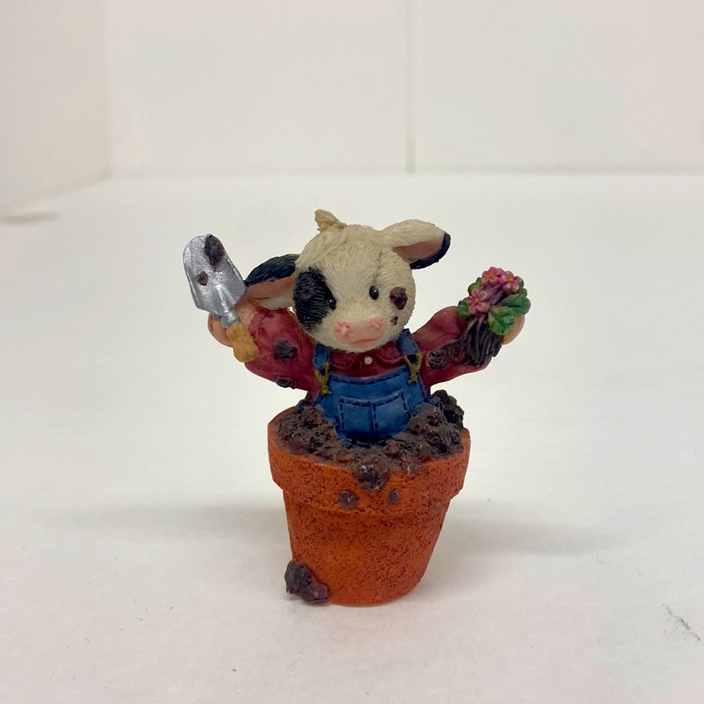Enesco’s Original 1996 Peek-A-Moo Collectibles Item